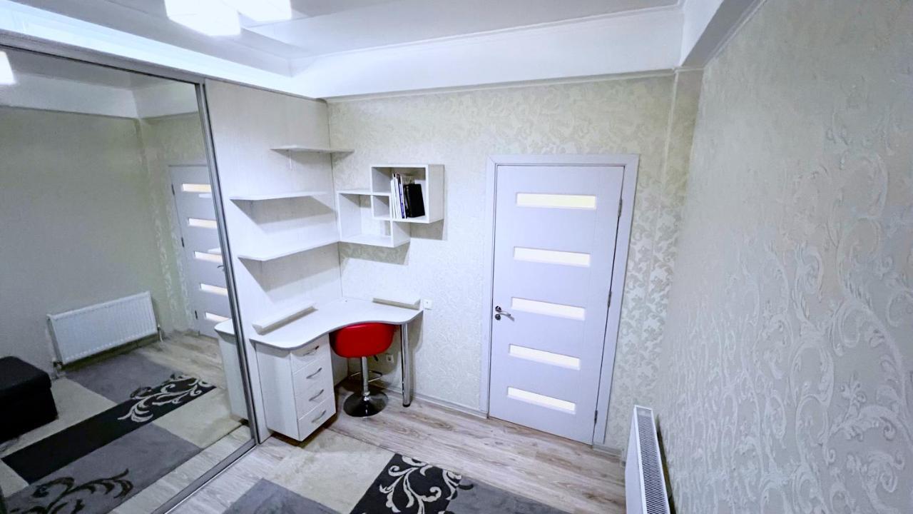 Apartament De Lux Cu 2 Camere Si Living Chisinau Exterior photo